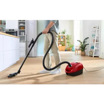 Klasični usisavač Bosch Serie 4 BGD38RD1H, 600 W, 4 L vrećica, suho čišćenje, crveni