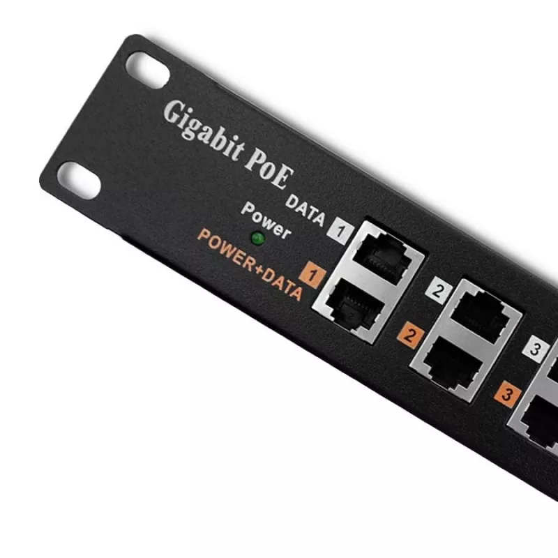 Patch panel QOLTEC 54478 12 portova PoE crni