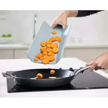 Joseph Joseph Chop2Pot Plus plavi set od 2 daske za rezanje