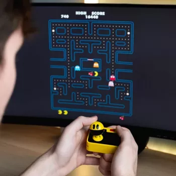 FIZZ CREATIONS Retro Arcade Pac-Man plug and play wireless gamepad console