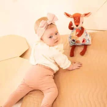Lilliputiens igračka s aktivnostima i zrcalom Peek-a-boo Stella the Fawn 6m+