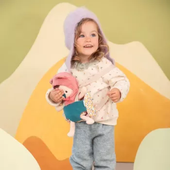 Lilliputiens Jeanne Baby Doll u nosiljci sa šeširom 18m+