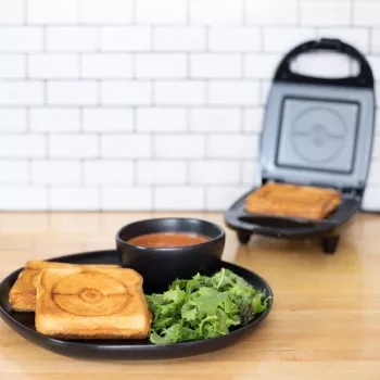 Uncanny Brands Pokemon Sandwich Maker Pokeball