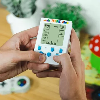 FIZZ CREATIONS mini retro konzola na privjesku s 23 igre – Tetris arcade poklon