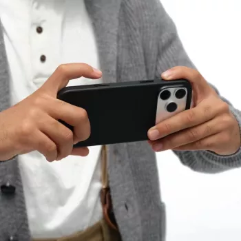 MOFT Snap Movas MagSafe futrola za iPhone 17 Pro crna