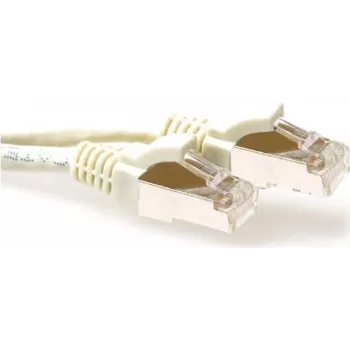 ACT boje bjelokosti 0,5m S/FTP CAT6A Snagless patch kabel s RJ45 konektorima, FB6000