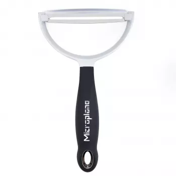Microplane Peeler XL nož za guljenje s kirurškim nehrđajućim čelikom, ergonomskom Soft-Touch ručkom, integriranim vadičem očiju krumpira, crni