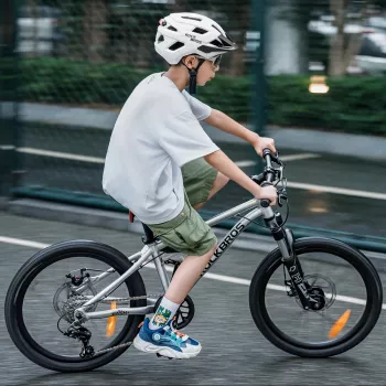 Rockbros LK-67 omladinska biciklistička kaciga s odvojivim vizirom, 54-58 cm, bijela
